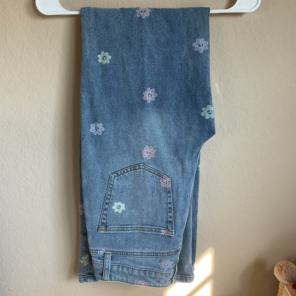 Pantalón floreado, marca Tinseltown número 7